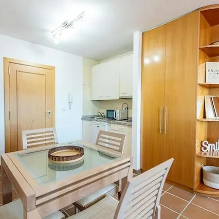 Holidays, Arttyfal, 2 4 Personas, Parking Y Wi-fi アパート